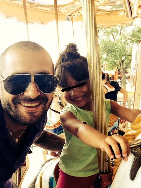 Mihai a dat-o în judecată Laurette, mama fetiţei lui.