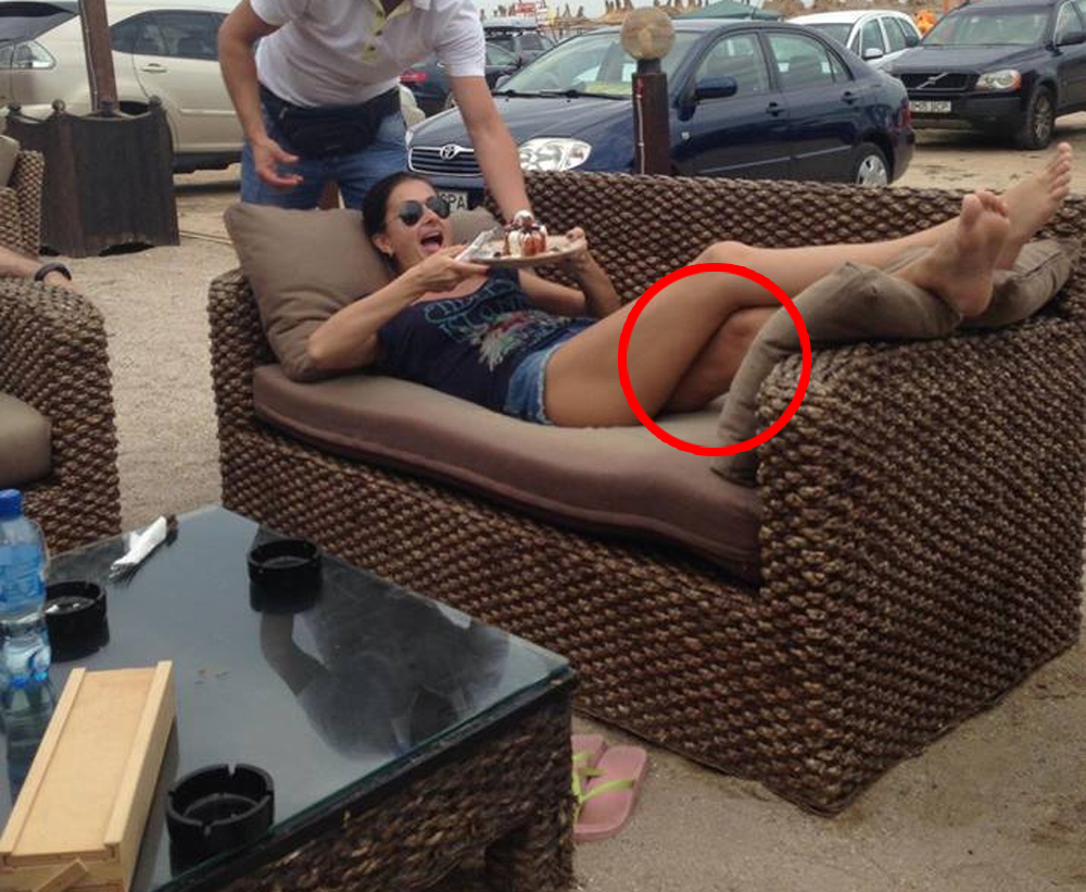 Gabriela Cristea, cu celulita la vedere.