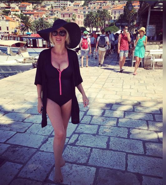 Iată costumul de baie ales de Andreea astăzi