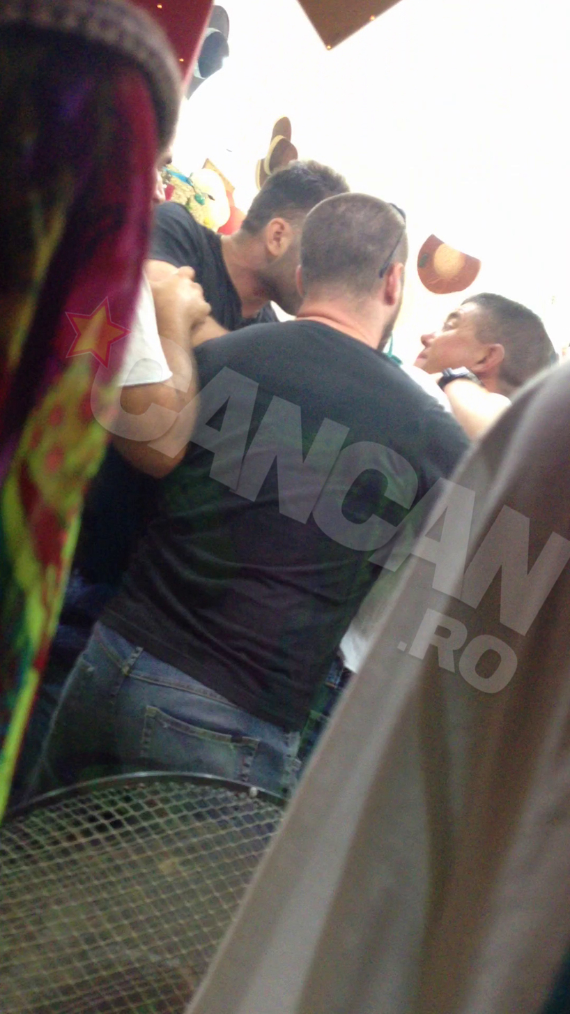 AUGUST 2015. Cristi Boureanu (în tricou alb) s-a încăierat cu un ospătar de la LOFT. La un an de la acel moment, politicianul a recidivat!