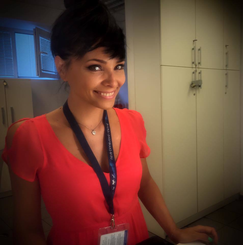 Corina Caragea a apărut cu un nou look.