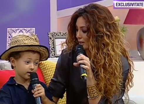 Noah seamănă din ce în ce mai tare cu mama lui