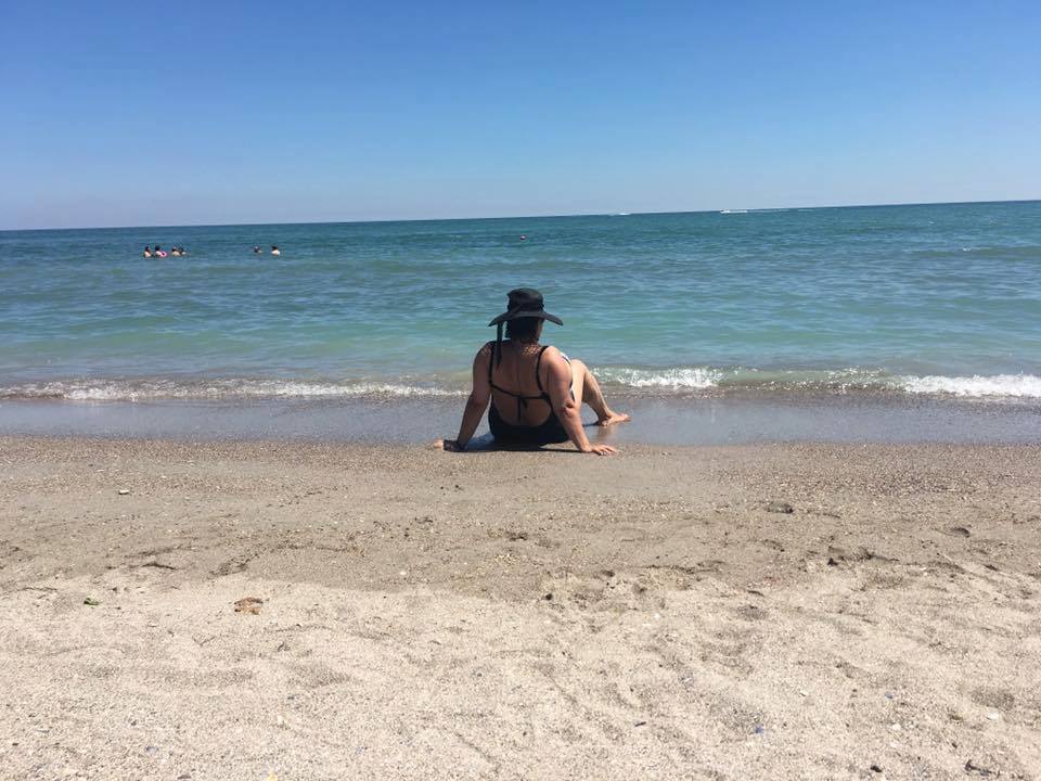 Ozana în costum de baie acum