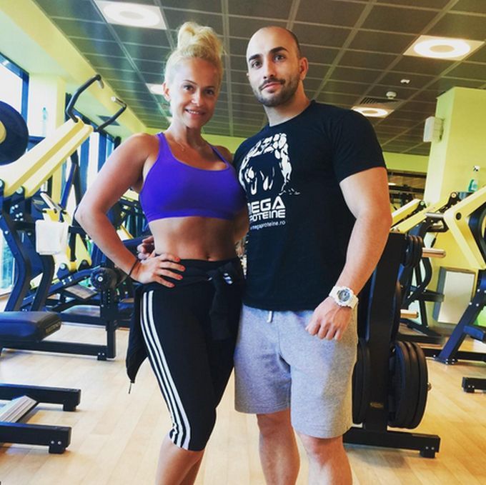 Anda s-a fotografiat la sală nemachiată