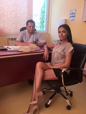 Andreea Mantea şi-a schimbat silicoanele.