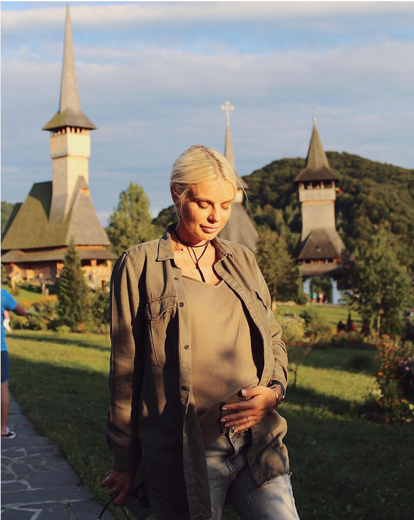 Jojo s-a rugat pentru fetiţa ei nenăscută.