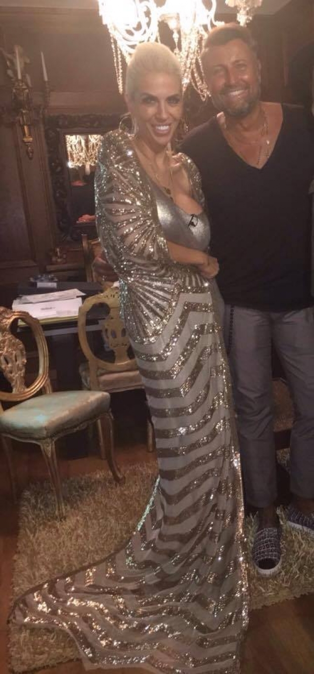 Rochia de mireasă a Ralucăi Bădulescu este cusută cu fir de aur.