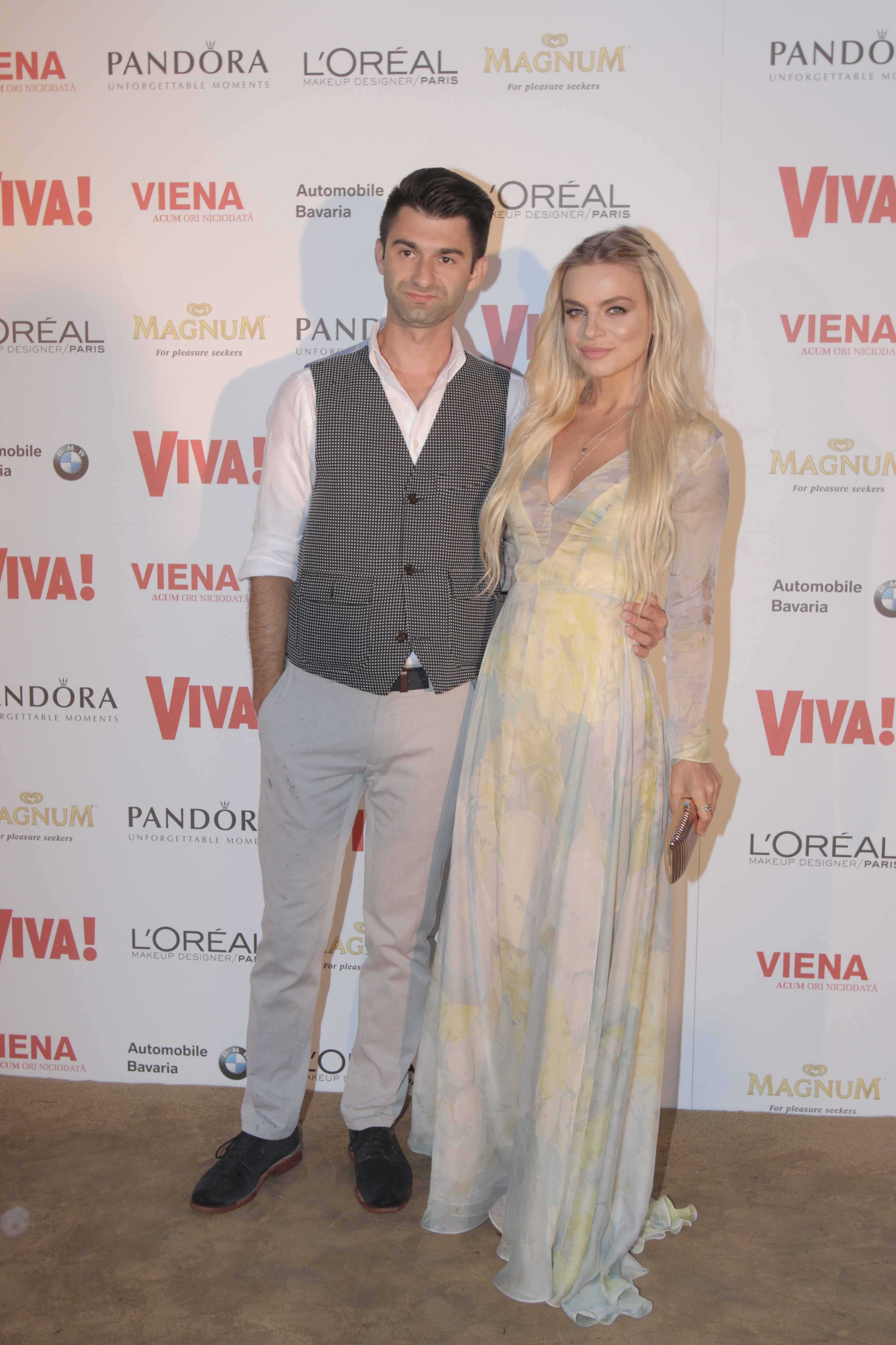 Cei doi s-au cunoscut pe platourile de filmare, unde culmea cei doi jucau rolul de îndrăgostiţi.