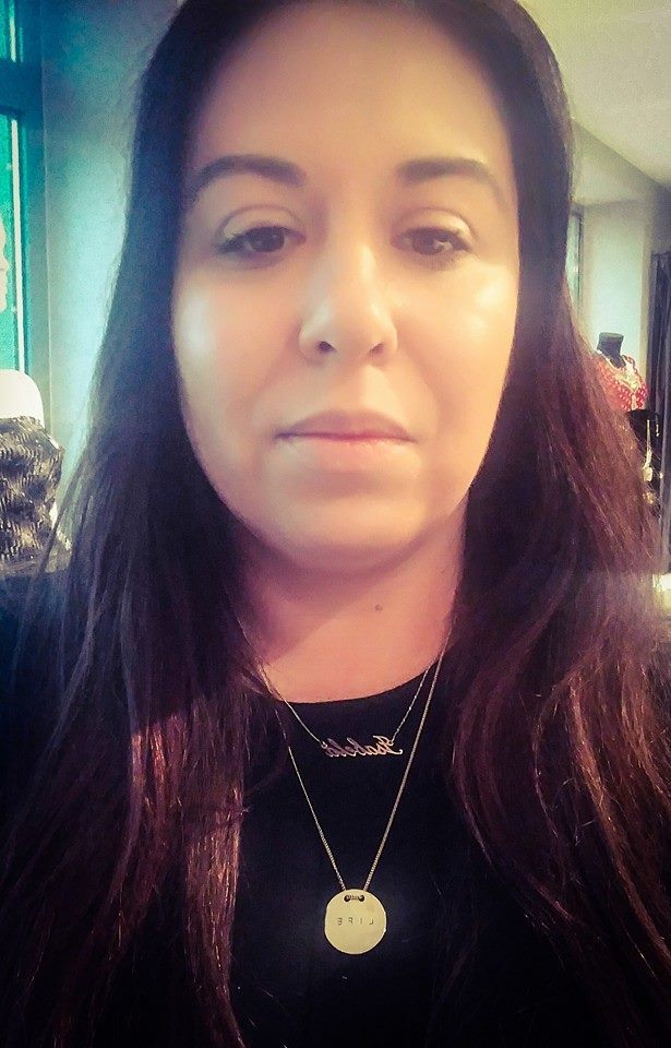 Oana Roman s-a pozat fără pic de machiaj.