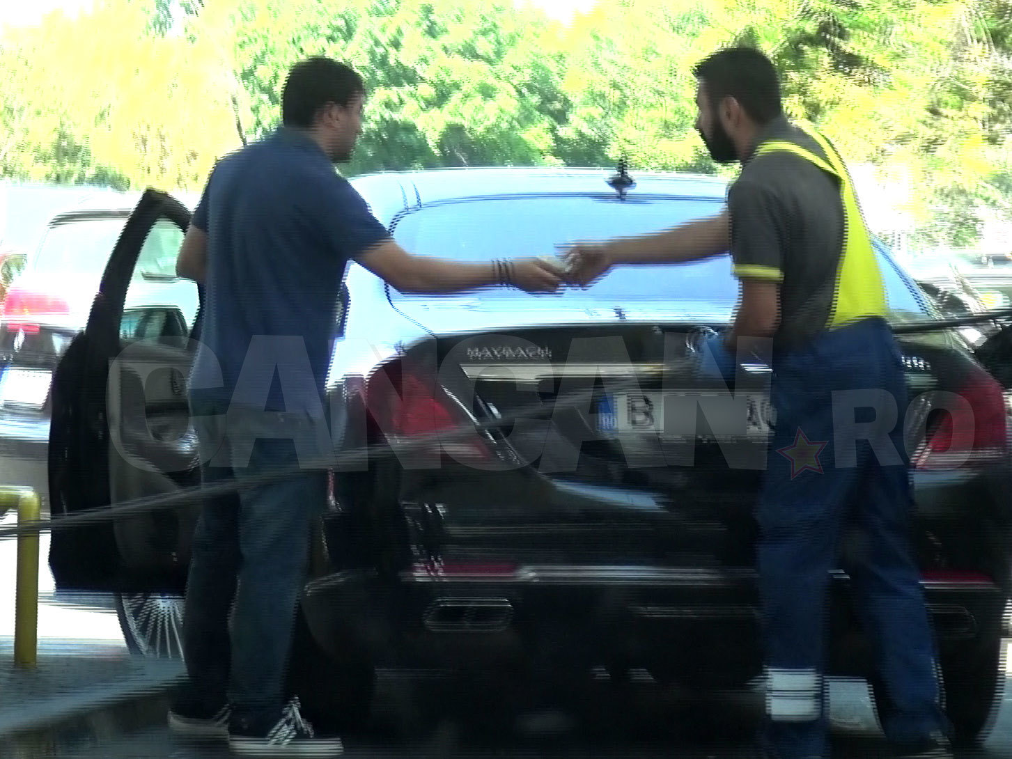 Lutu l-a ”cadorisit” pe băiatul de la pompa