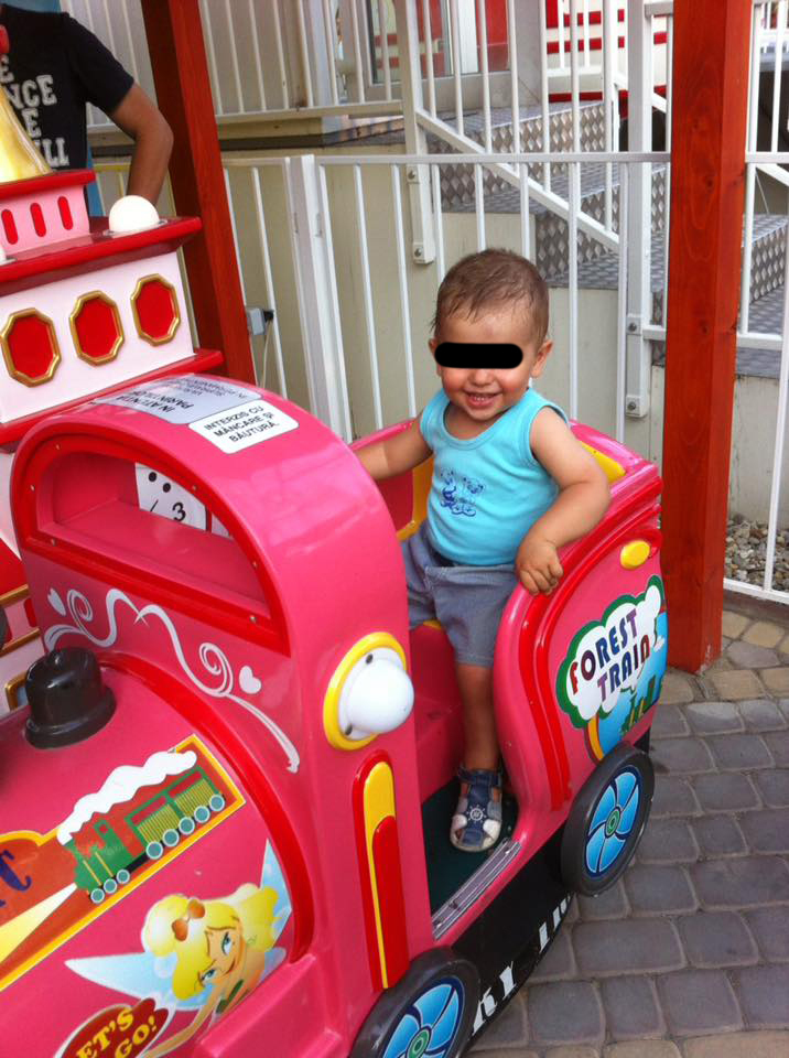 În urmă cu un an şi jumătate, Raluca a adus pe lume primul ei copil, un băieţel pe nume Tudor.