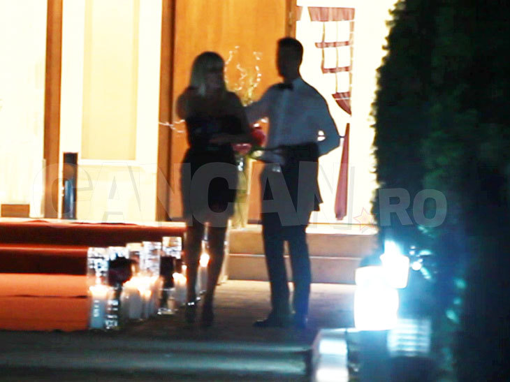 La plecare, Adrian a tras-o tandru, aproape de el