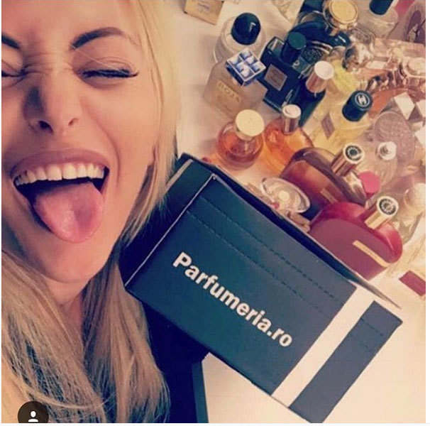 Cântăreaţa vrea să mai facă o comandă!