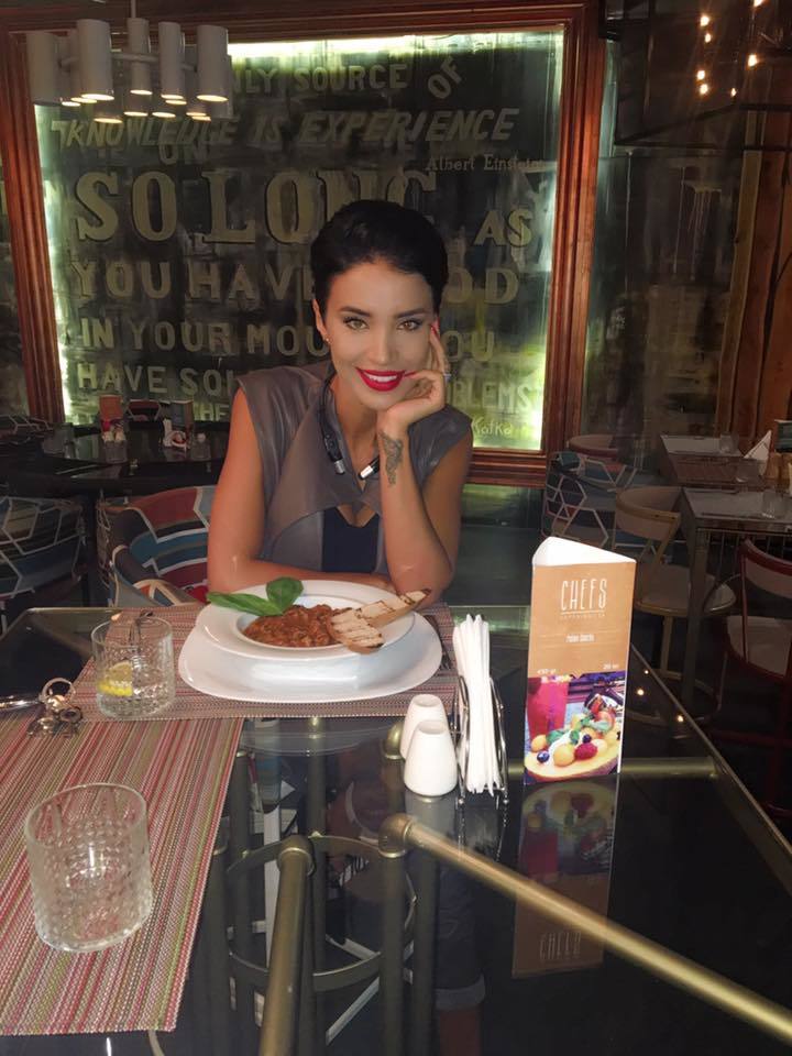 Adelina Pestriţu, acuzată că nu munceşte.