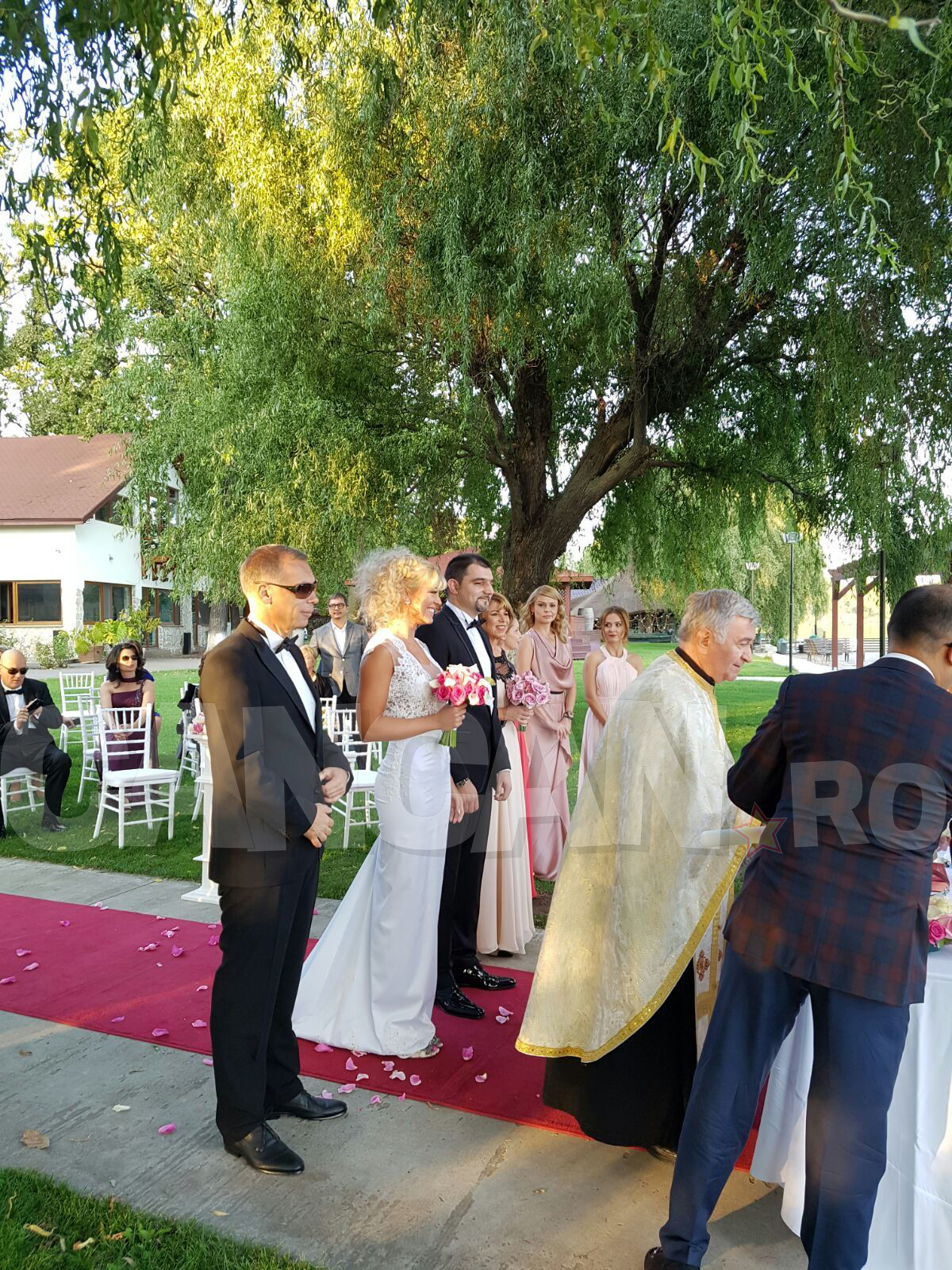 Mirii au fost încadraţi de naşi, un cuplu de români stabiliţi în Germania