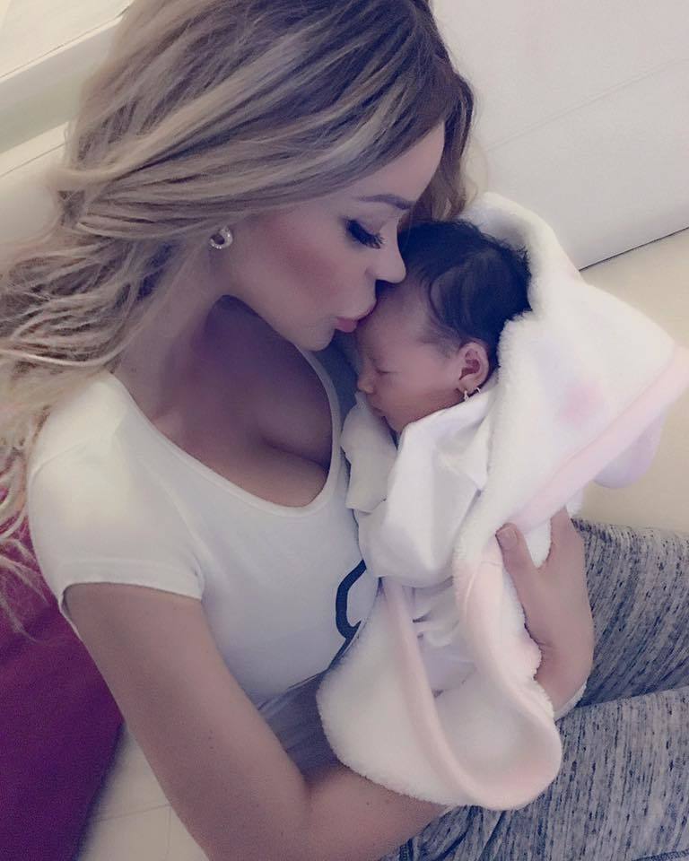 Bianca Drăguşanu s-a pozat alături de fetiţa ei.