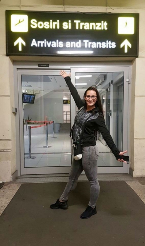 Dansatoarea lui Beandeac s-a afişat cu burtică. Să fie oare de gravidă?