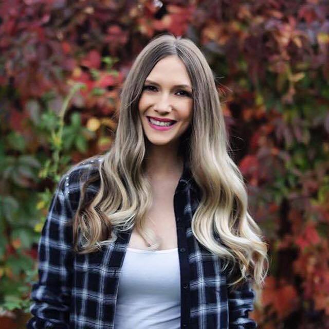 Adela Popescu împlineşte astăzi 30 de ani.