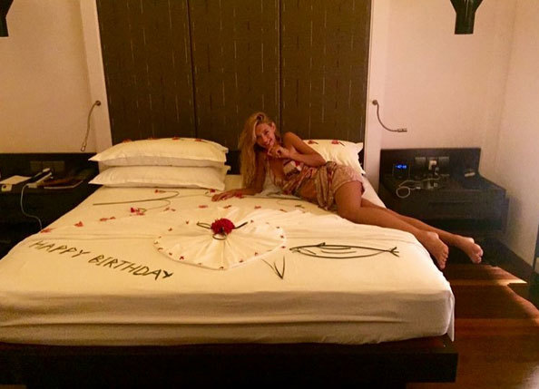 Boureanu şi-a răsfăţat iubita, de ziua ei