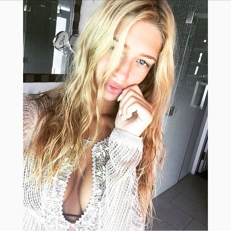 Laura Dincă, cu faţa palidă şi buzele crăpate.