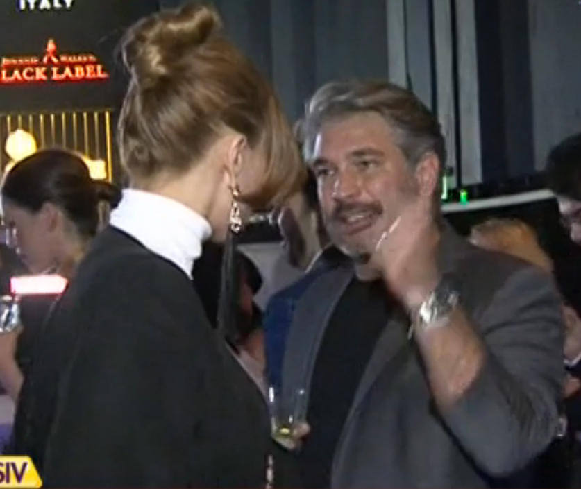 Iulia Vântur a fost acompaniată de bărbat necunoscut la un eveniment.