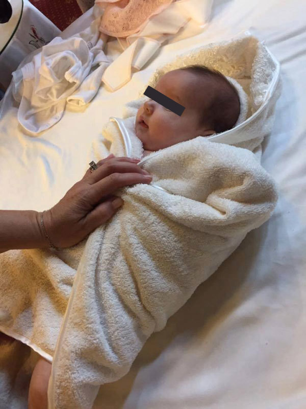 Mădălina şi-a creştinat fiica