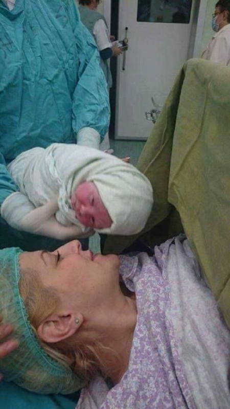 Cântăreaţa de muzică populară a devenit mamă pentru a doua oară.