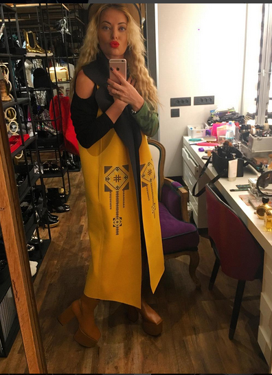 Delia a atras atenţia fanilor cu încălţările sale.