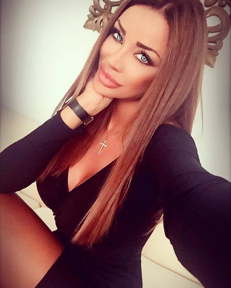 Bianca Drăguşanu stârneşte controverse în rândul prietenilor virtuali.