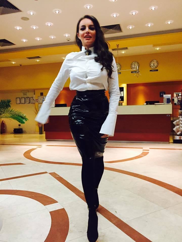 Iubita lui Dorian şi-a surprins fanii cu ţinuta sa.