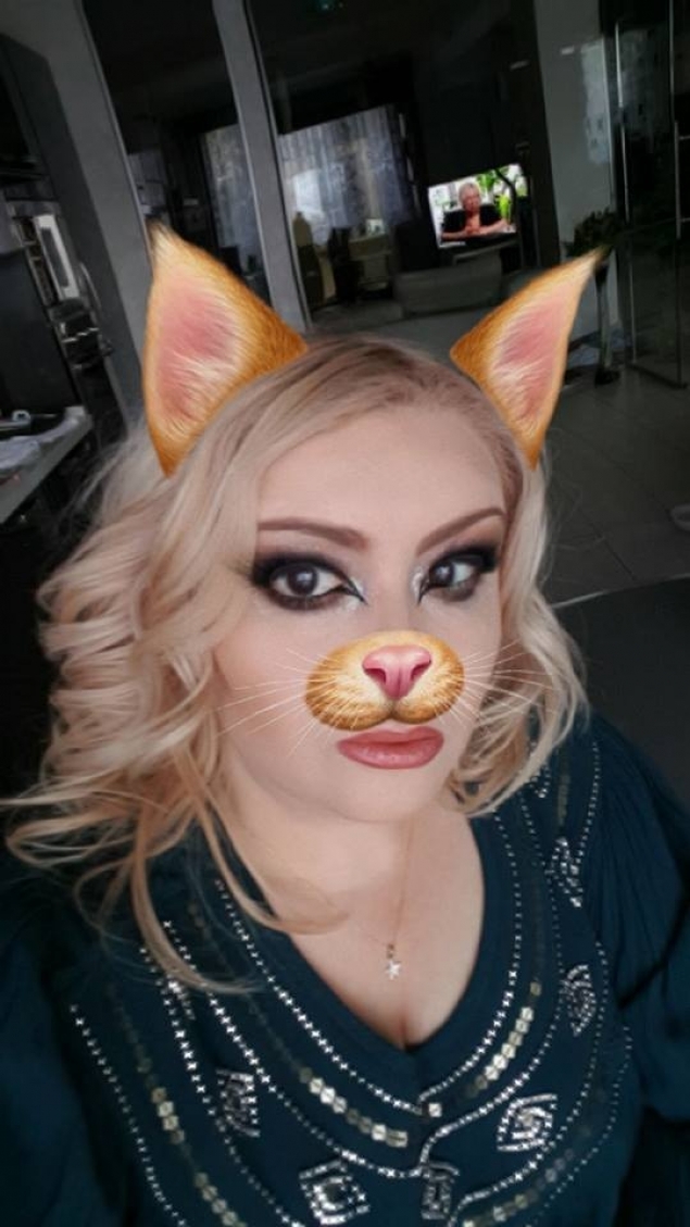 Viorica de la Clejani s-a transformat într-o adevărată pisicuţă.