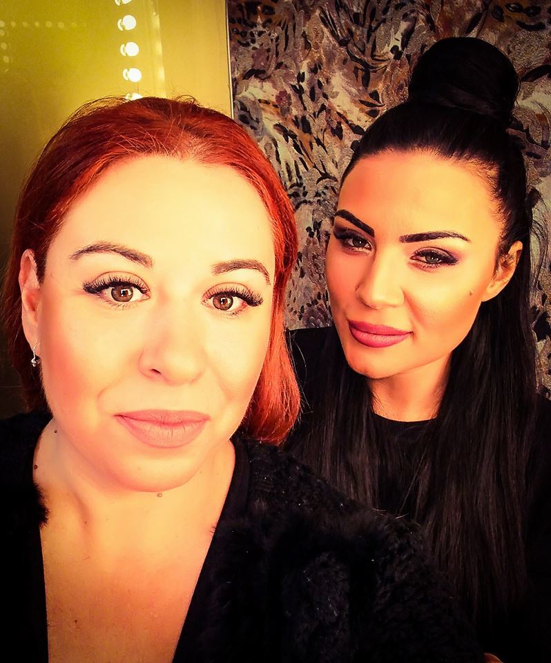 Oana Roman şi-a pus extensii de gene.