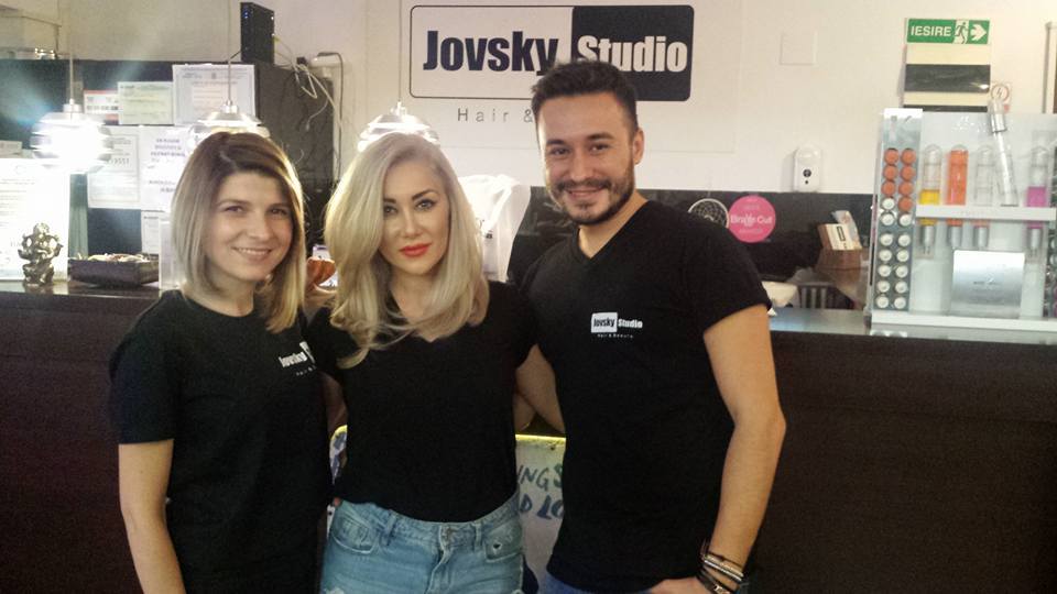 Raluca Tănase a redevenit blondă, culoarea care a consacrat-o.