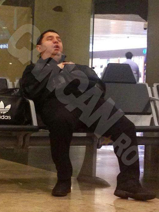 Nicolae Guţă, surprins dormind în aeroportul Otopeni