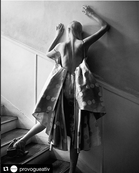 Blonda cu care Speak a înlocuit-o pe Adelina Pestriţu pentru a-şi promova site-ul de fotografie