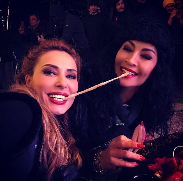 Mihaela Rădulescu şi Iulia Vântur s-au distrat pe cinste la întâlnirea cu colegii şi prietenii mai vechi