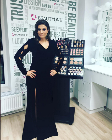 Ioana Ginghină a atras toate privirile cu ţinuta pe care a purtat-o la un eveniment monden.