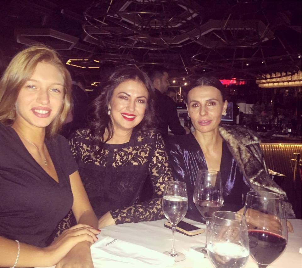 Laura Dincă, ieşire în club cu fetele