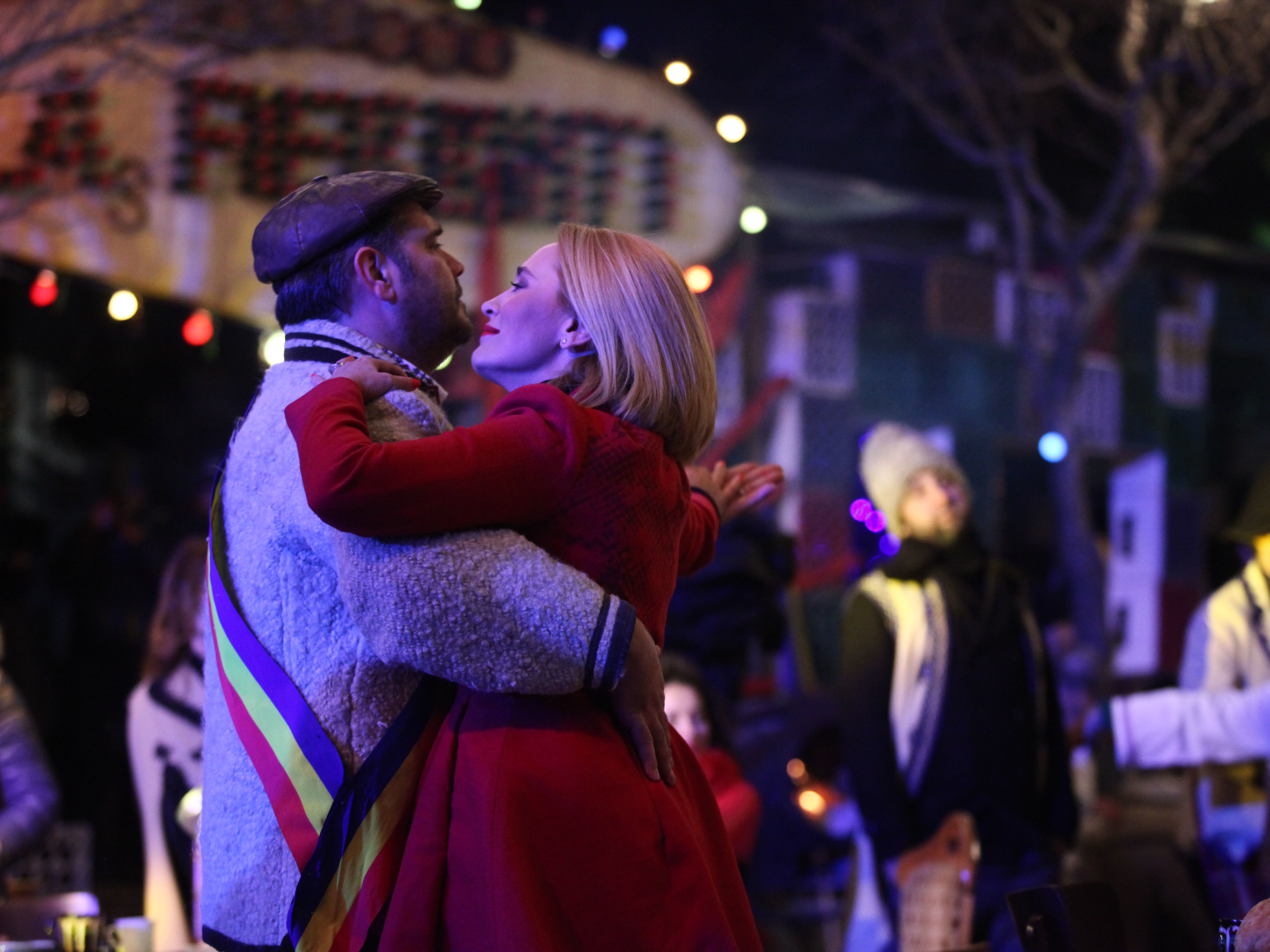 Andreea Esca, împreună cu primarul Vasile în Fierbinţi