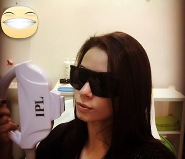 Iuliana Luciu, în timpul tratamentului de rejuvenare facială