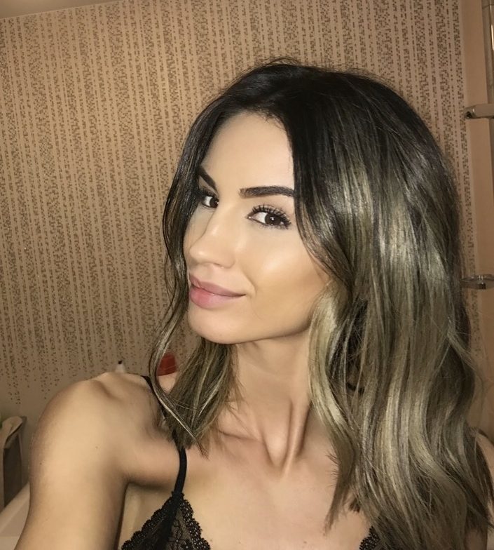 Geanina a făcut o schimbare radicală.