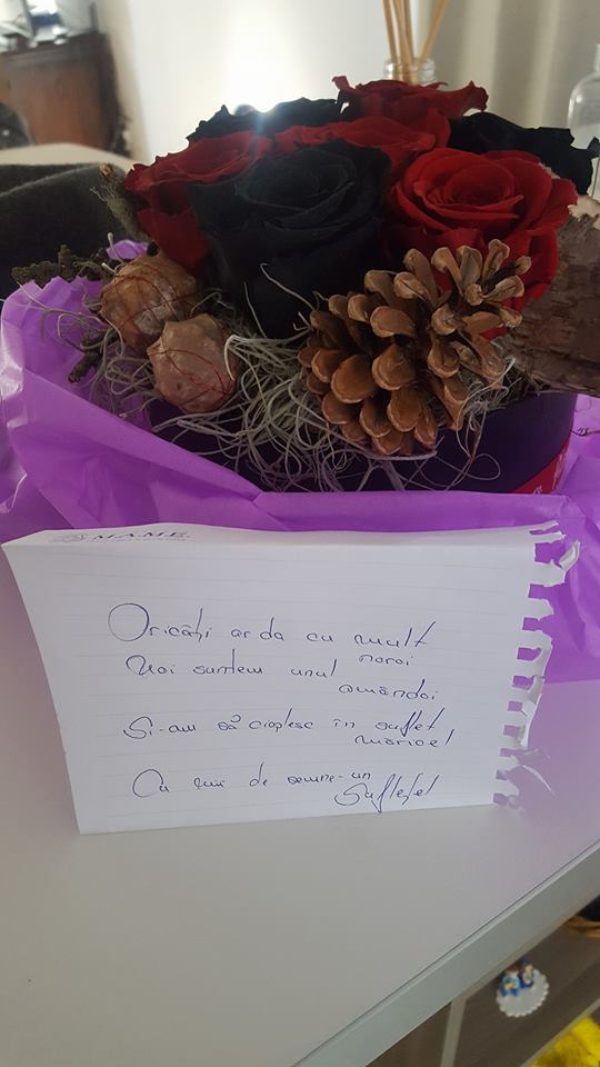 Aranjamentul floral postat de Răzvan Simion
