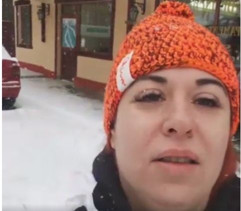 Oana Roman, cu machiajul întins pe pârtie