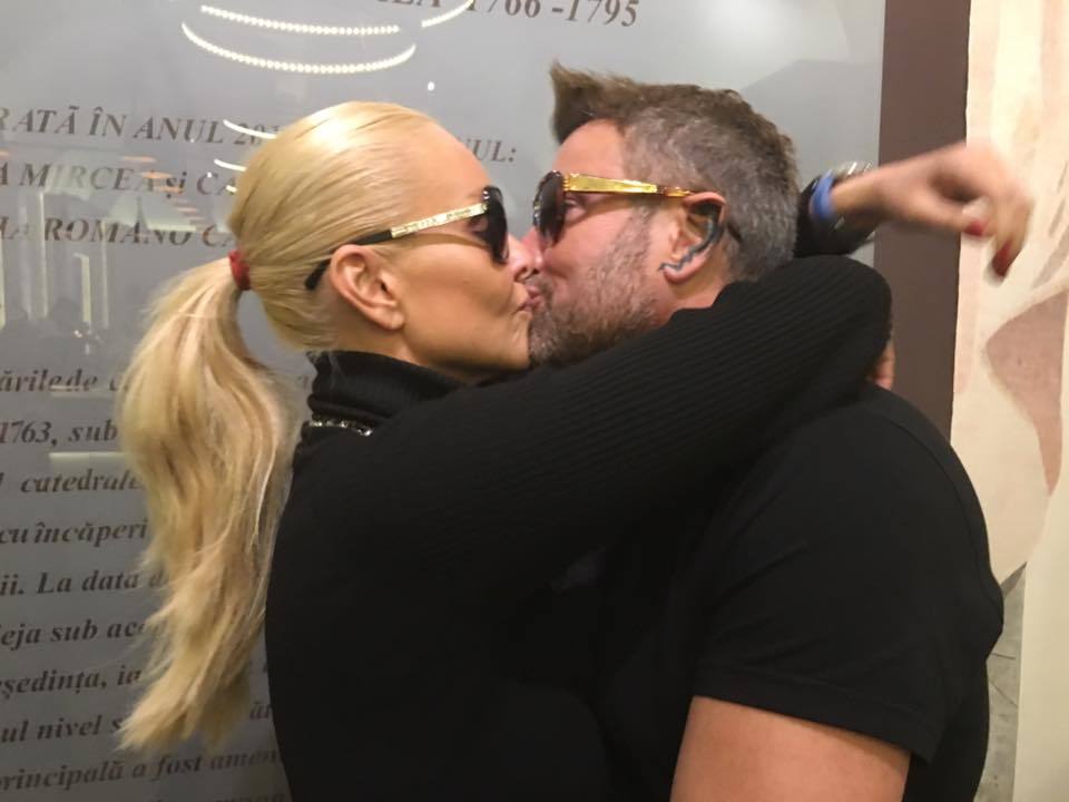 Vica Blochina a postat pe Facebook de ziua lui Cătălin Botezatu o poză în care se sărută cu acesta