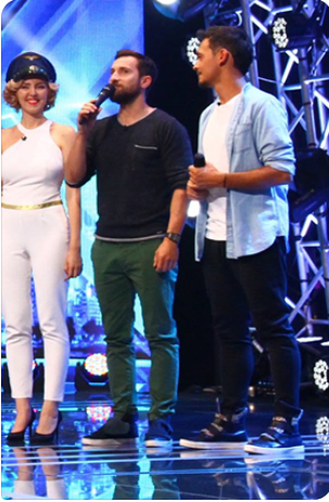 Dani Oţil se laudă cu calităţile sale fizice.