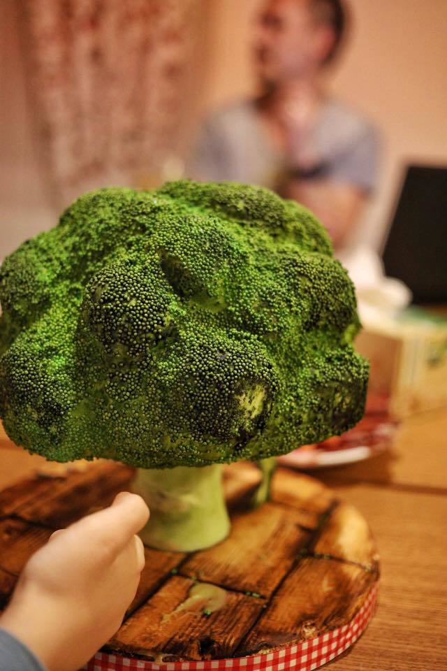 Cabral a primit de ziua numelui un tort în formă de broccoli.