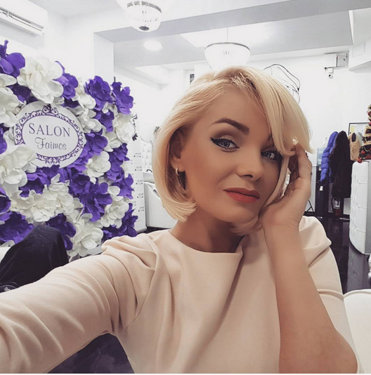 Maria Cosntantin şi-a schimbat look-ul, alegând o tunsoare scurtă, chiar de Moş Nicolae.