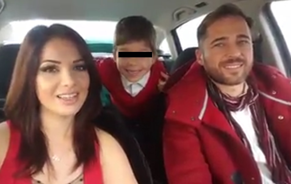 Deea Maxer s-a tuns.