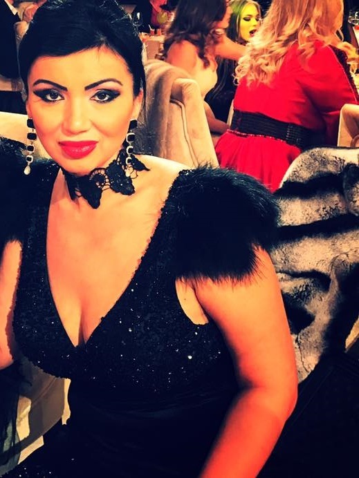 Adriana Bahmuţeanu, apariţie de senzaţie la un eveniment monden