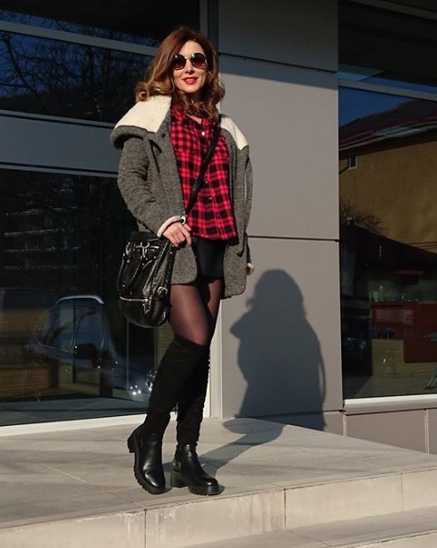 Carmen Brumă şi-a schimbat culoarea părului.